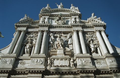 Ausschnitt der Fassade mit dem Grabmal Barbaros (2005)